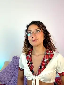Snapshot of varenkaivanova_22 chatting on 09-10-25, 05:51 varenkaivanova 22 online show from 09-10-25, 05:51