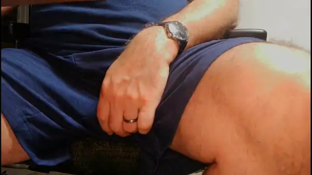 Snapshot of thickdaddy59 chatting on 06-10-26, 03:18 thickdaddy59 online show from 06-10-26, 03:18