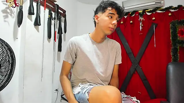 Snapshot of Harry_LatinBoy chatting on 12-08-24, 07:43 Harry LatinBoy online show from 12-08-24, 07:43