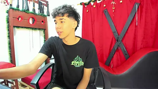 Snapshot of Harry_LatinBoy chatting on 12-15-24, 10:58 Harry LatinBoy online show from 12-15-24, 10:58