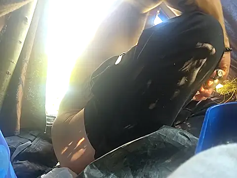 Snapshot of Fuckboy4public chatting on 09-11-25, 11:27 Fuckboy4public online show from 09-11-25, 11:27