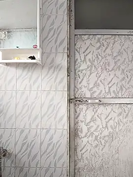 Snapshot of surabhi09 chatting on 10-23-25, 03:06 surabhi09 online show from 10-23-25, 03:06