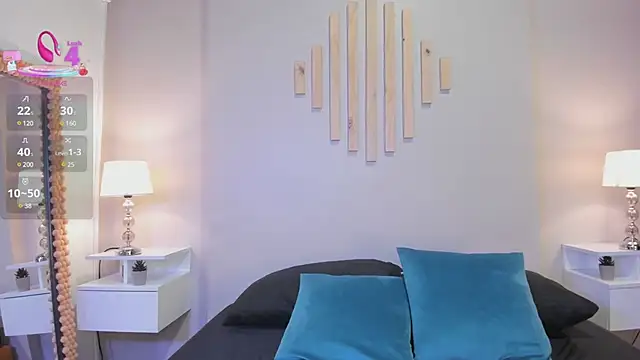 Julia Martinez  online show from 03-10-25, 11:32