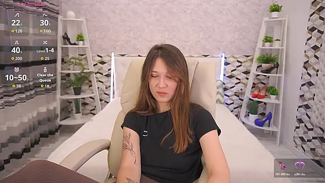DreamyLinaa online show from 06-15-26, 07:49