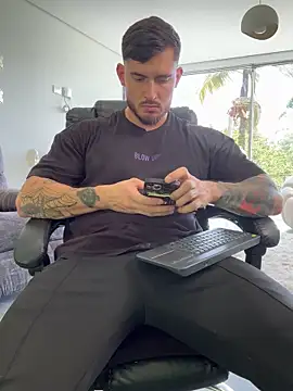 DimitriSullivan  online show from 11-04-25, 05:34