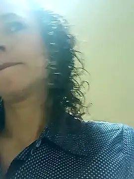 AriannaRussell  online show from 06-11-26, 12:47