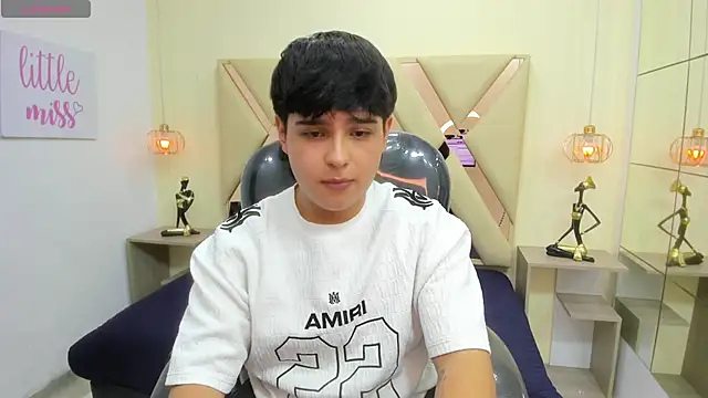 AndrewPherson online show from 04-11-26, 01:37