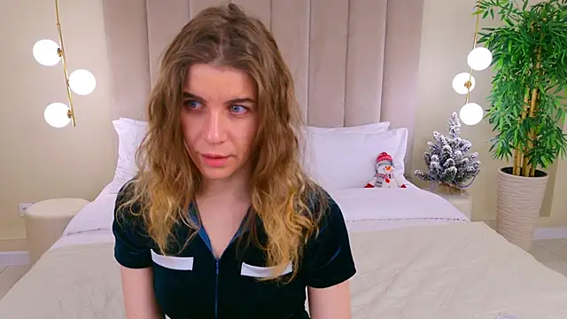 Snapshot of VikkiStorm chatting on 12-15-24, 09:45 VikkiStorm online show from 12-15-24, 09:45