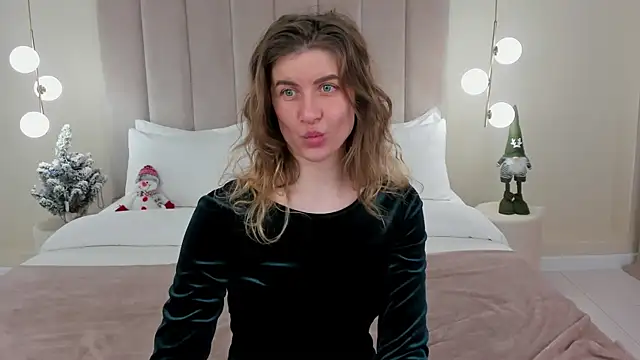 Snapshot of VikkiStorm chatting on 01-04-25, 09:54 VikkiStorm online show from 01-04-25, 09:54