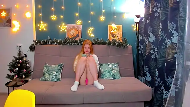 Snapshot of Xloe_Queen chatting on 12-26-24, 03:31 Xloe Queen online show from 12-26-24, 03:31