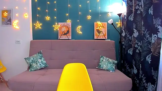 Snapshot of Xloe_Queen chatting on 01-14-25, 08:09 Xloe Queen online show from 01-14-25, 08:09