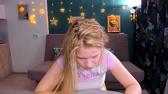 Snapshot of Xloe_Queen chatting on 03-01-25, 11:06 Xloe Queen online show from 03-01-25, 11:06