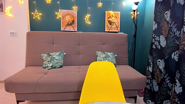 Snapshot of Xloe_Queen chatting on 03-20-25, 02:32 Xloe Queen online show from 03-20-25, 02:32