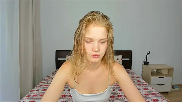 Snapshot of Xloe_Queen chatting on 06-05-26, 06:31 Xloe Queen online show from 06-05-26, 06:31