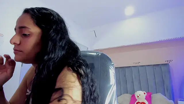 Giselle Roldan online show from 11-12-25, 03:18