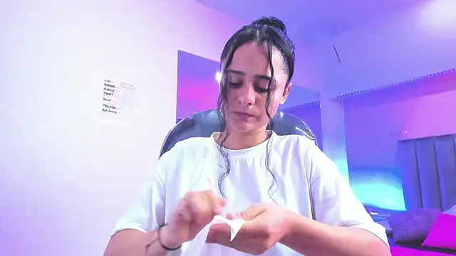 Giselle Roldan online show from 01-11-26, 04:17