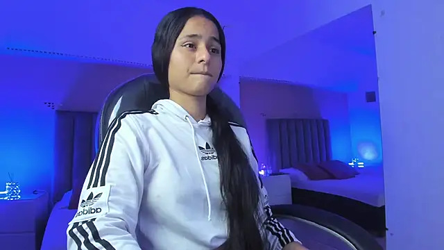 Giselle Roldan online show from 05-21-26, 01:34