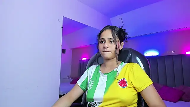 Giselle Roldan online show from 06-18-26, 02:34