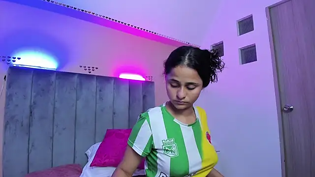 Giselle Roldan online show from 06-18-26, 09:14