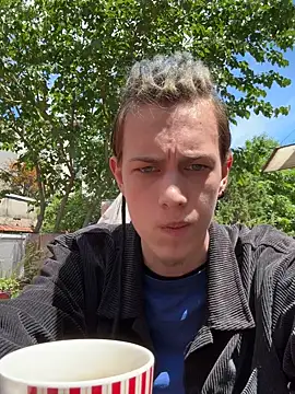 Den BlueXx online show from 10-30-25, 03:57