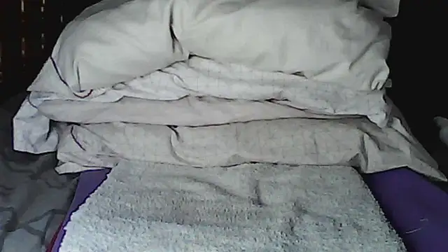 DarkElfSorceress online show from 04-25-26, 04:15