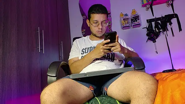 Nymphobuddies online show from 03-17-26, 06:33