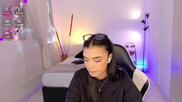 AnabelWolf online show from 10-30-25, 03:57