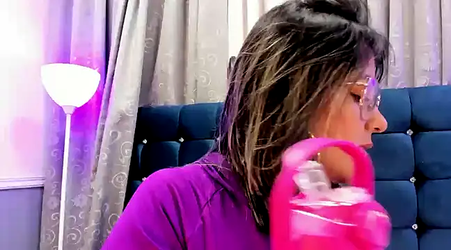 Snapshot of Pandoracherry chatting on 02-21-25, 09:24 Pandoracherry online show from 02-21-25, 09:24