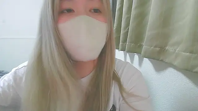 Snapshot of Remi_official chatting on 06-17-26, 12:24 Remi official online show from 06-17-26, 12:24