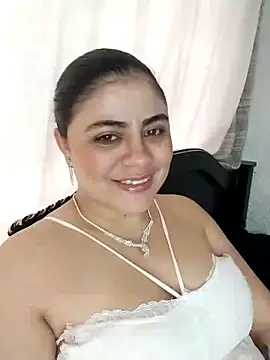 Snapshot of ElizabethWeil chatting on 03-06-25, 02:40 ElizabethWeil online show from 03-06-25, 02:40