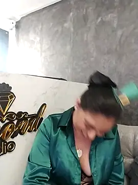 Snapshot of ElizabethWeil chatting on 03-17-25, 02:45 ElizabethWeil online show from 03-17-25, 02:45