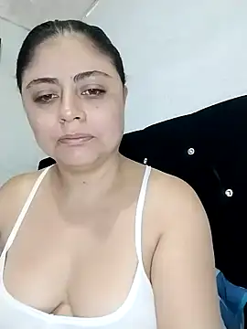 Snapshot of ElizabethWeil chatting on 09-25-25, 03:05 ElizabethWeil online show from 09-25-25, 03:05