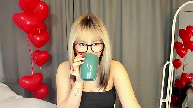 Snapshot of may_mia chatting on 02-17-25, 10:36 may mia online show from 02-17-25, 10:36