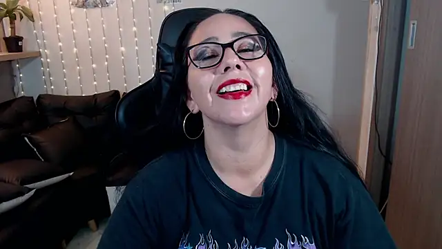 Snapshot of ashleylove_prg chatting on 12-23-24, 10:32 ashleylove prg online show from 12-23-24, 10:32