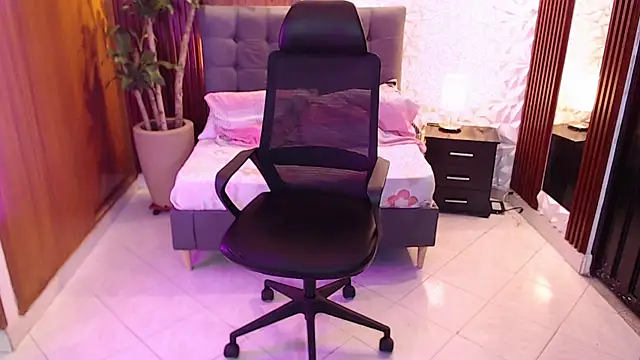 Snapshot of ashleylove_prg chatting on 01-28-25, 07:43 ashleylove prg online show from 01-28-25, 07:43