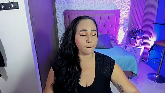 Snapshot of ashleylove_prg chatting on 10-28-25, 02:48 ashleylove prg online show from 10-28-25, 02:48