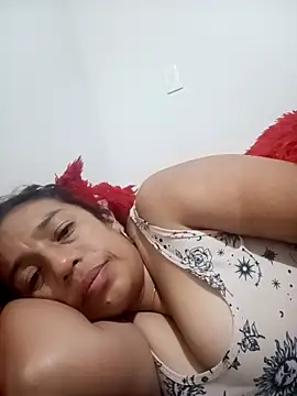 Snapshot of yaz_guzman chatting on 10-11-25, 05:50 yaz guzman online show from 10-11-25, 05:50