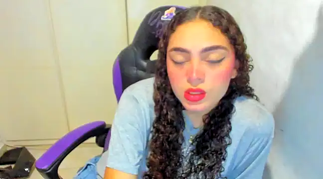 Lily anal squirt  online show from 12-29-24, 08:04