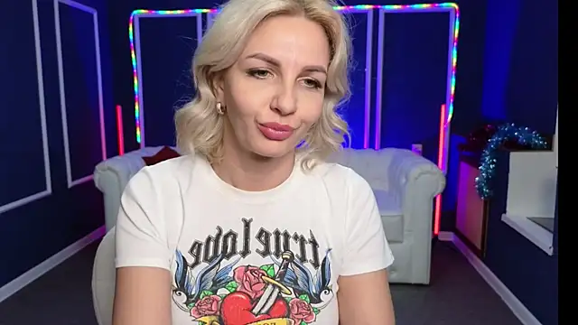 Snapshot of Barbara_Blonde chatting on 01-02-25, 07:44 Barbara Blonde online show from 01-02-25, 07:44