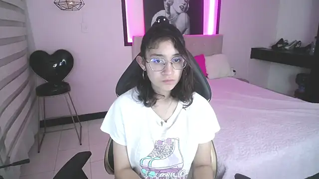 Lili Gomez  online show from 12-31-24, 01:08