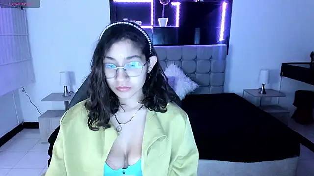 Lili Gomez  online show from 01-24-25, 12:41