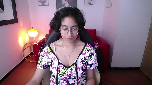 Lili Gomez  online show from 02-16-25, 01:58