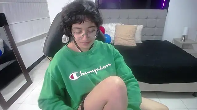 Lili Gomez  online show from 03-07-25, 05:28