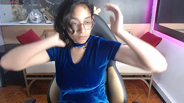 Lili Gomez  online show from 09-10-25, 01:44