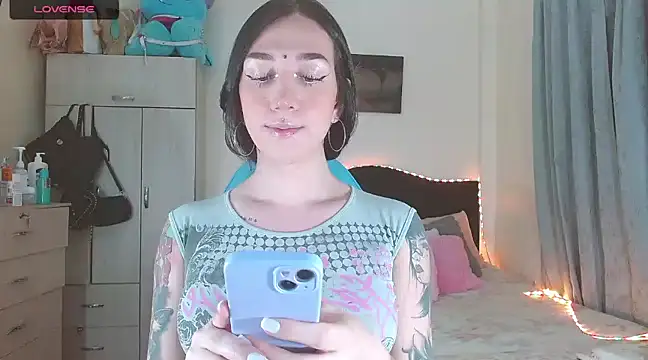 Snapshot of karla_zambrano chatting on 03-19-25, 04:02 karla zambrano online show from 03-19-25, 04:02