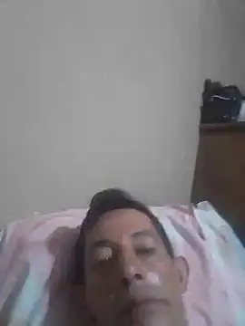 Snapshot of Pirata090586 chatting on 11-15-25, 05:27 Pirata090586 online show from 11-15-25, 05:27