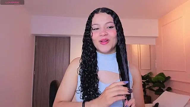 Snapshot of SHARONN____ chatting on 05-28-26, 04:10 SHARONN online show from 05-28-26, 04:10