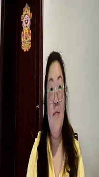 Weiwei5200 online show from 11-22-25, 11:31