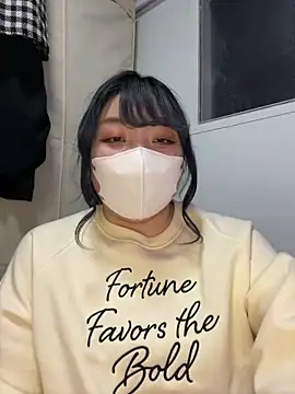 YUNA-yuna online show from 01-27-25, 04:33