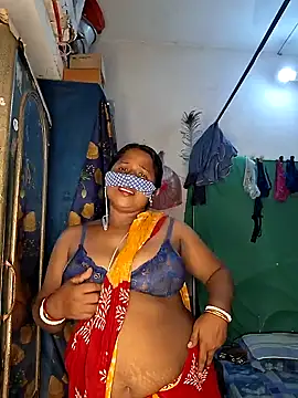Snapshot of Real_Desi_Couple chatting on 06-21-26, 05:26 Real Desi Couple online show from 06-21-26, 05:26